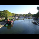 Blick vom Canal du Rhône à Sète auf den Tour de Constance in Aigues-Mortes
